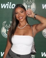 特纳女友晒照：特纳3号球衣已上架利拉德球衣正促销
