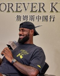 九游体育官网-媒体人晒詹姆斯中国行活动照：在人气这一块 老詹必须是顶级的